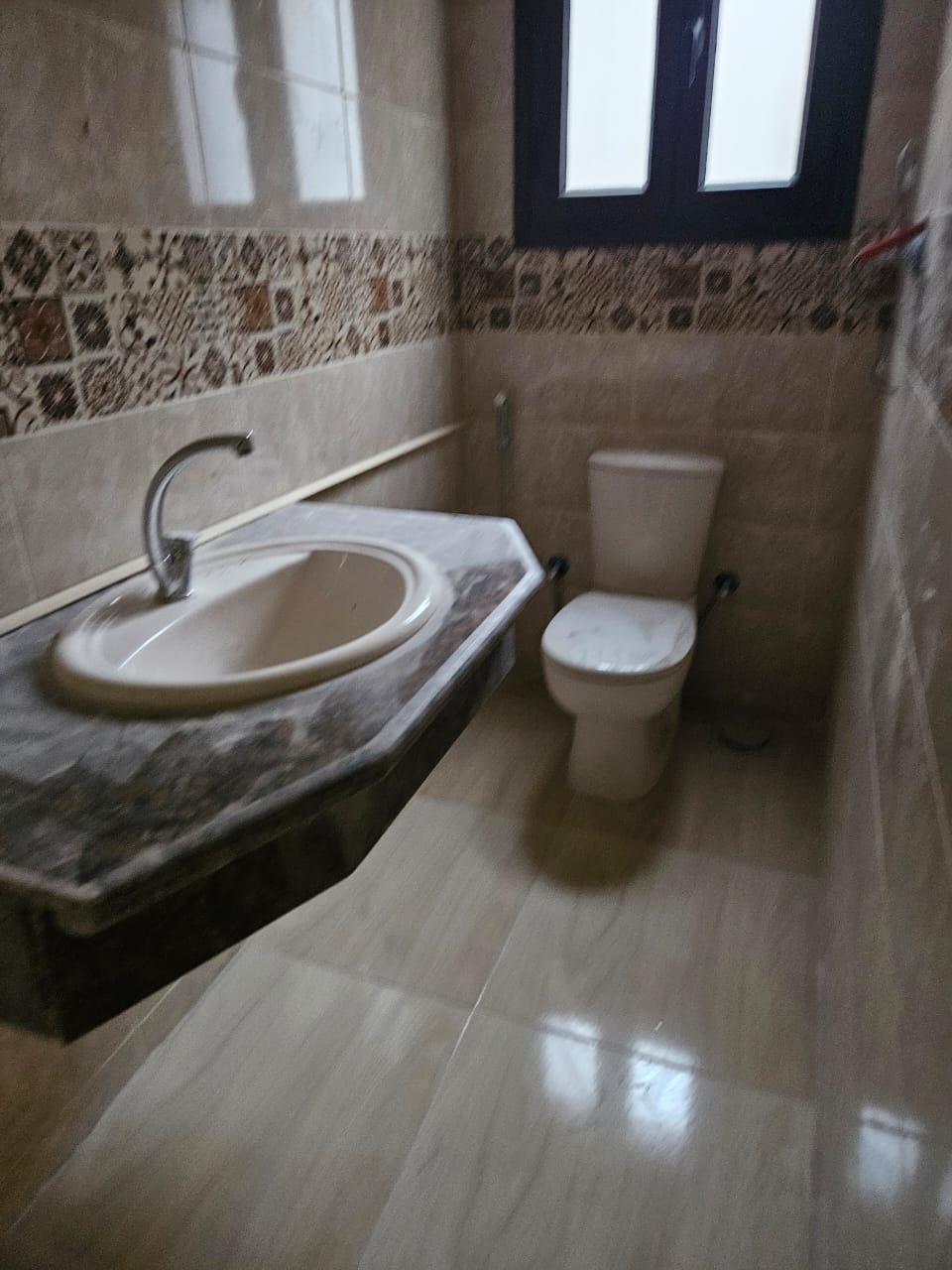 صورة 9 لـعيادة / مركز طبي ٣ غرف متشطّب للإيجار، ١٦٤ شارع شبرا (عمارة QNB)، القاهرة