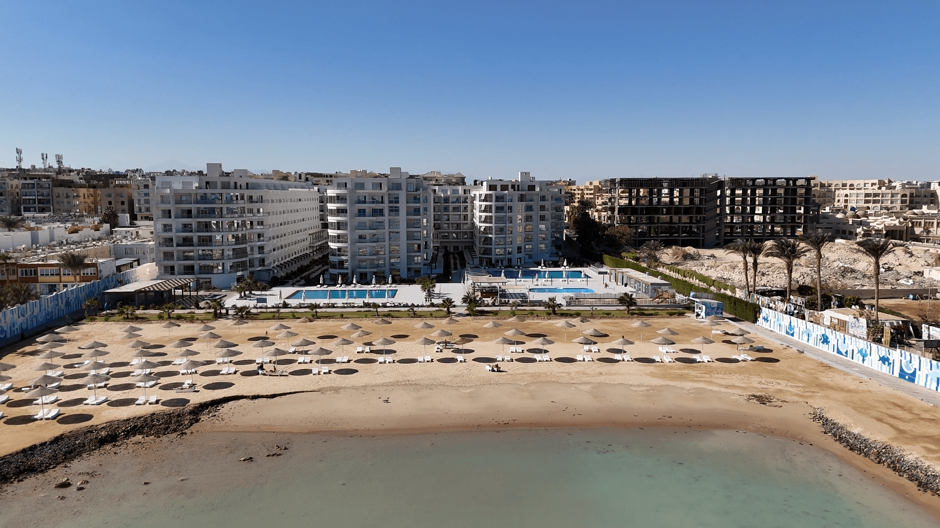 شقة رائعة بثلاث غرف نوم في منتجع سكانديك الغردقة