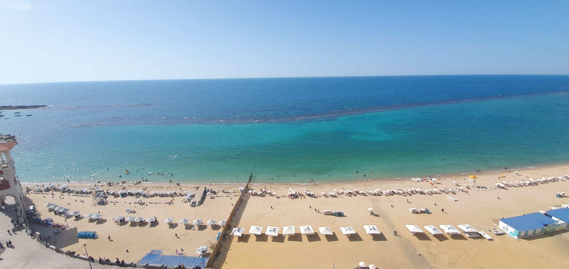 شقة بفيو بحر في الإسكندرية