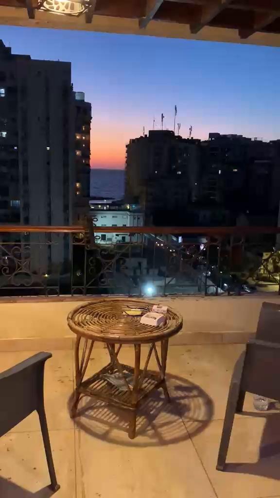 شقة بمنظر بحر في الإسكندرية