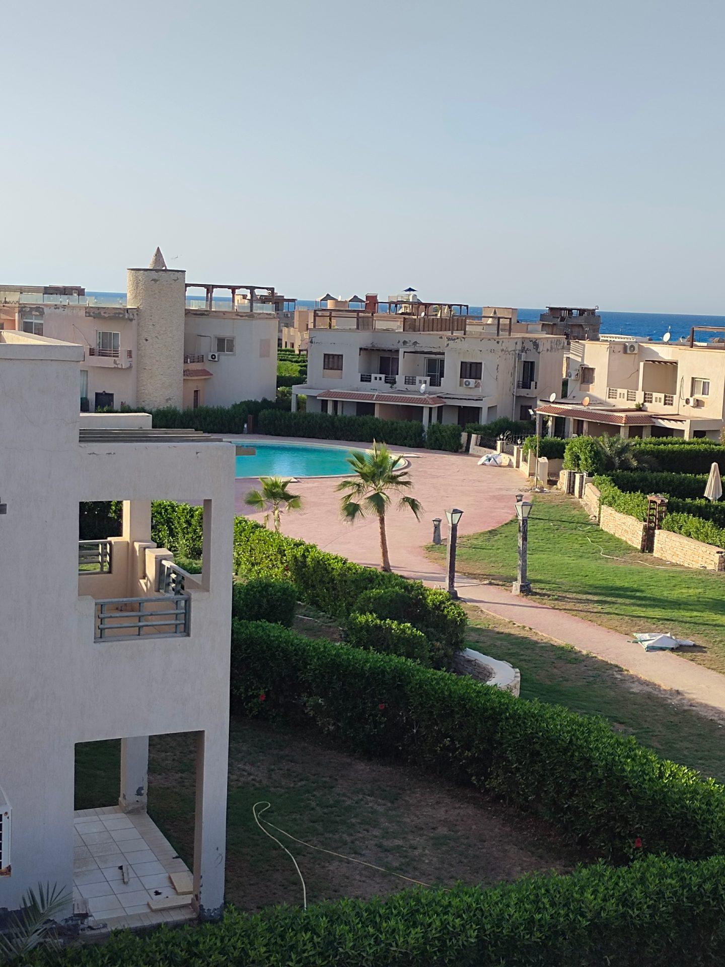 شاليه ب ديمورا  على البحر