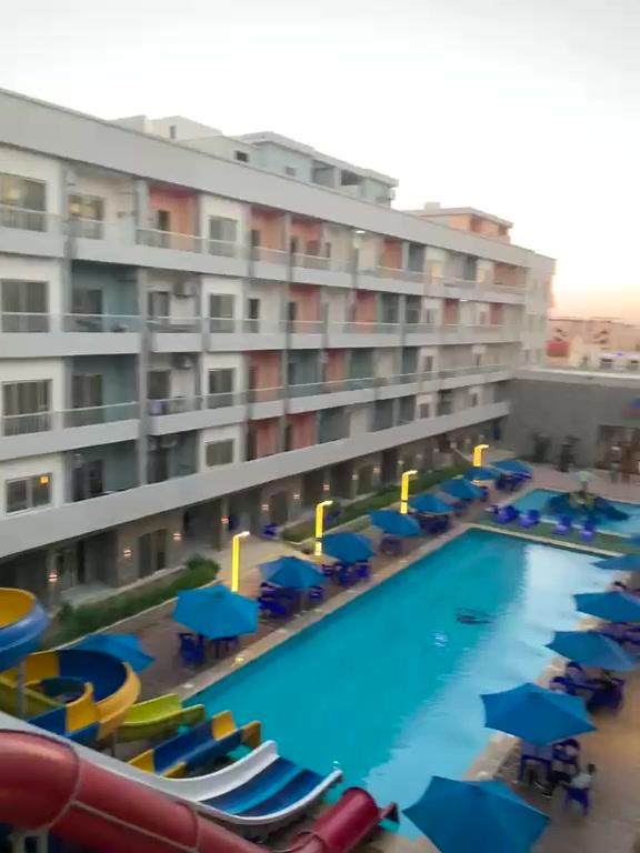 شاليه بإطلالة على الأكوا بارك وباص مجاني للبحر، فرجينيا ستايل، الكيلو ٦٤، الساحل
