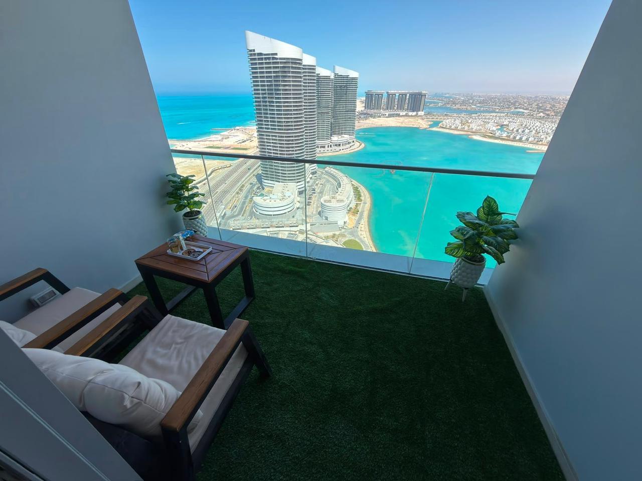 Studio on Floor 26, Sea and Lake View, The Gate, Alamein