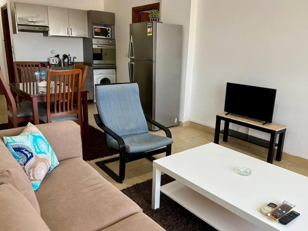 One-Bedroom Apartment with Balcony and City View – Lilly Apartments, Hurghada