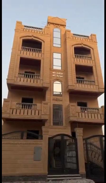 شقة للبيع بالمسلسلات بحدائق اكتوبر