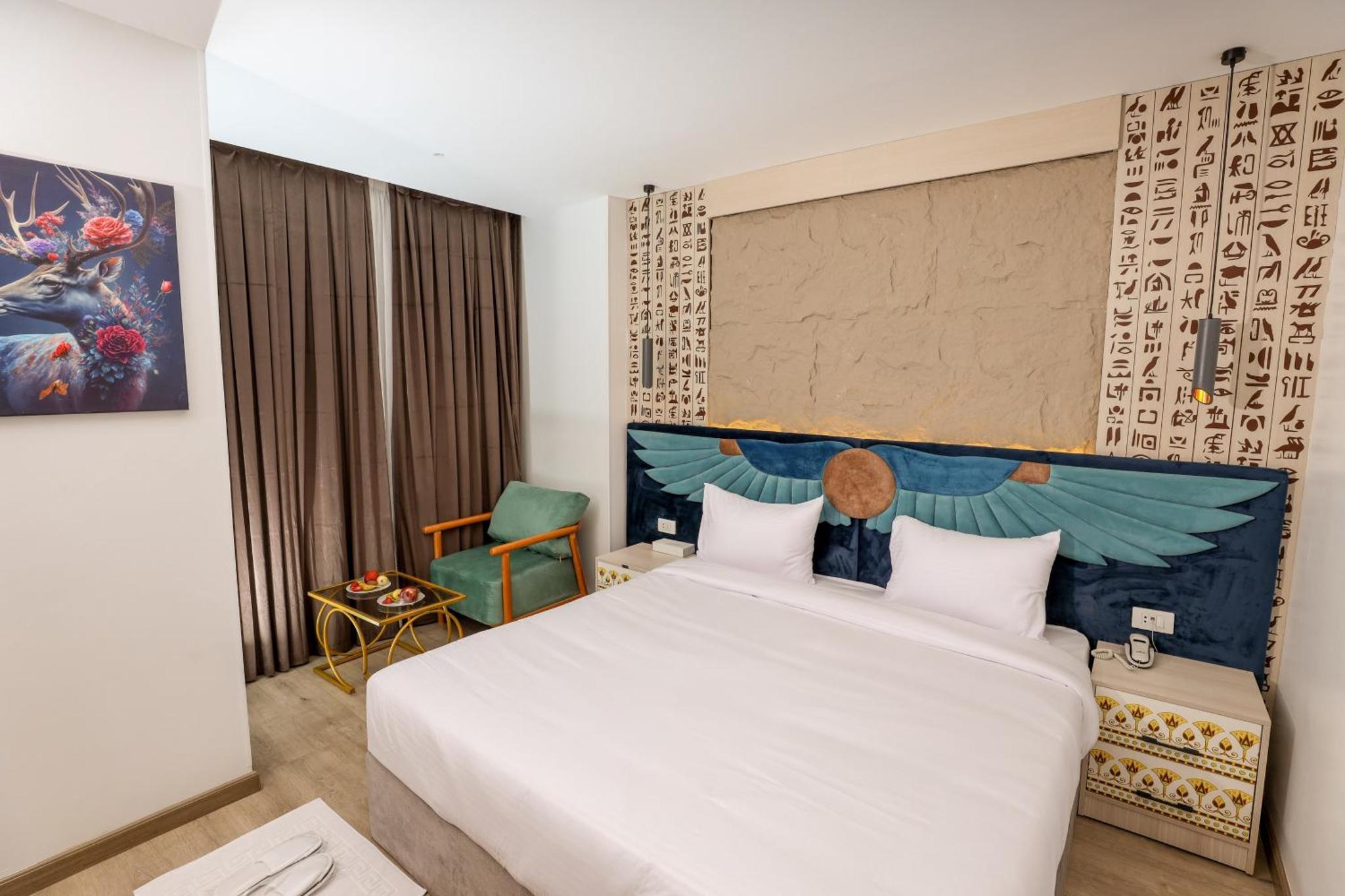 Deluxe Double Room with Pyramids View - B