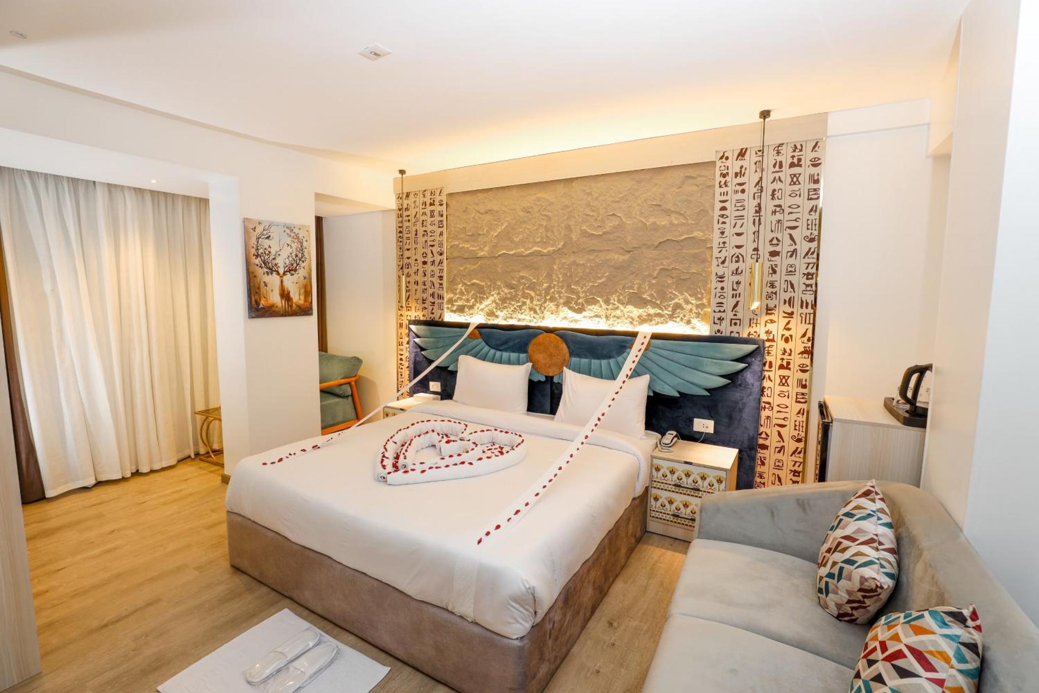 Deluxe Double Room with Pyramids View - D