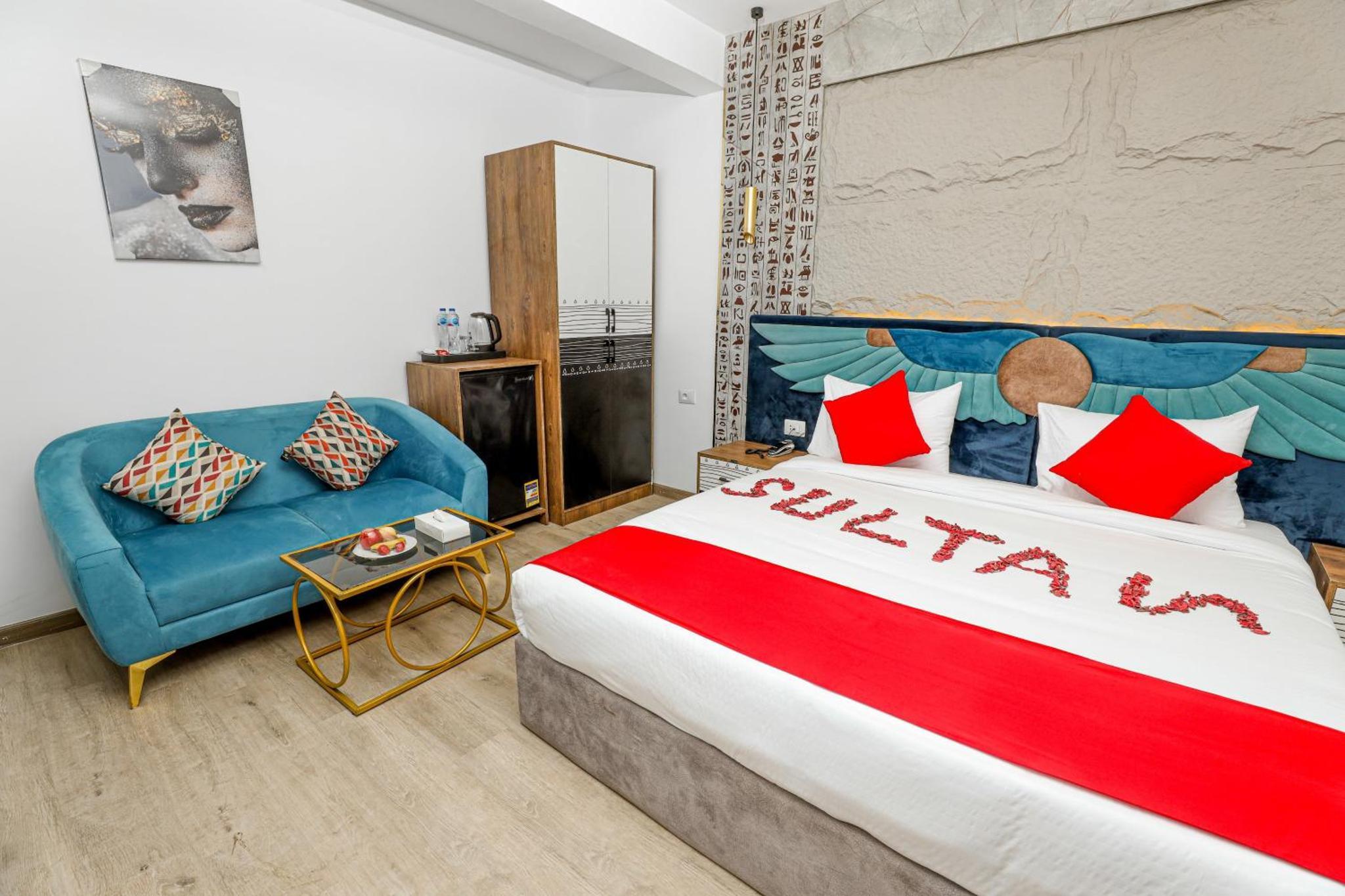 Two-Bedroom Suite with Pyramids View