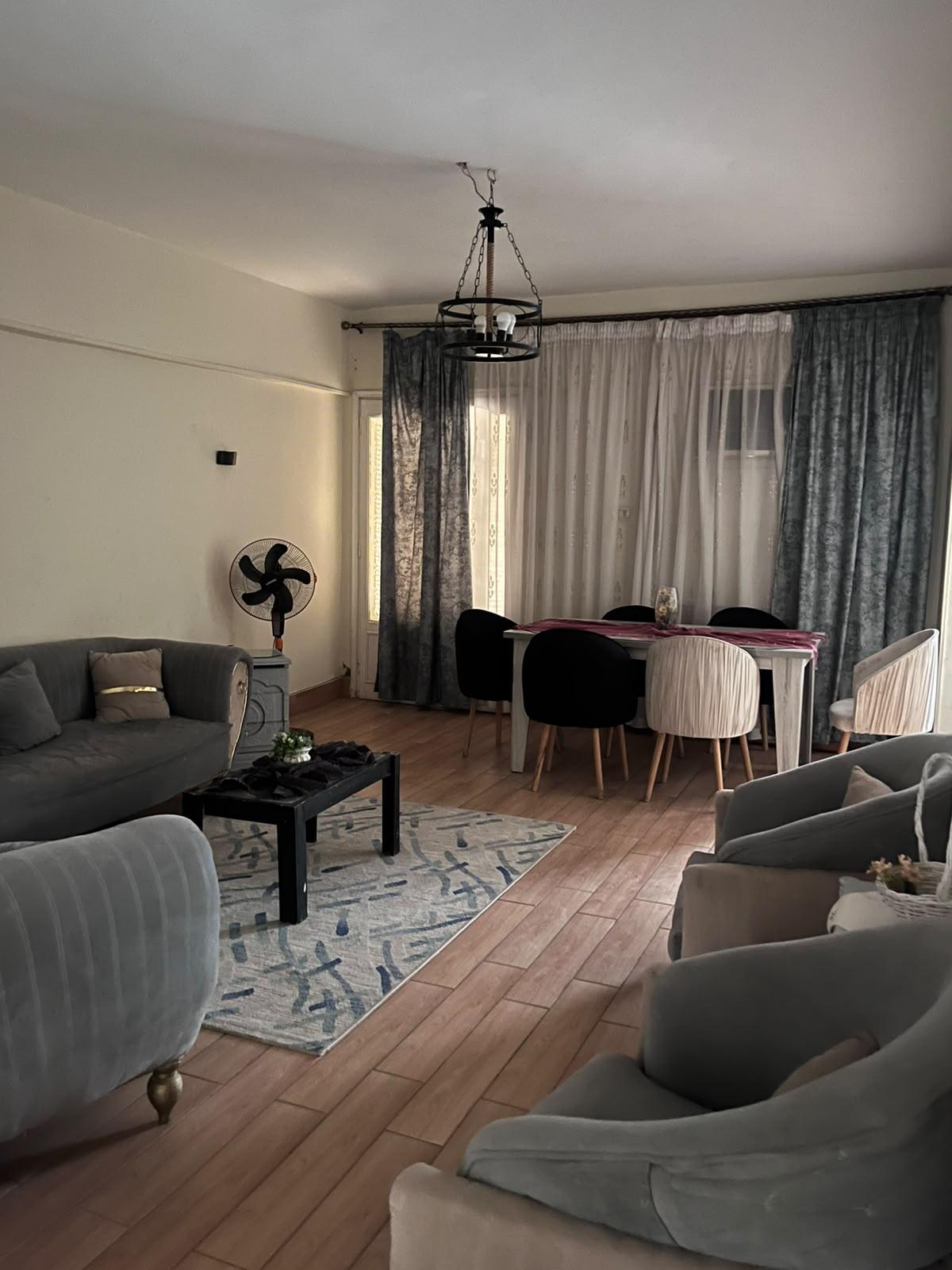 Balkon 3-Zimmer-Apartment in Makram Ebeid
