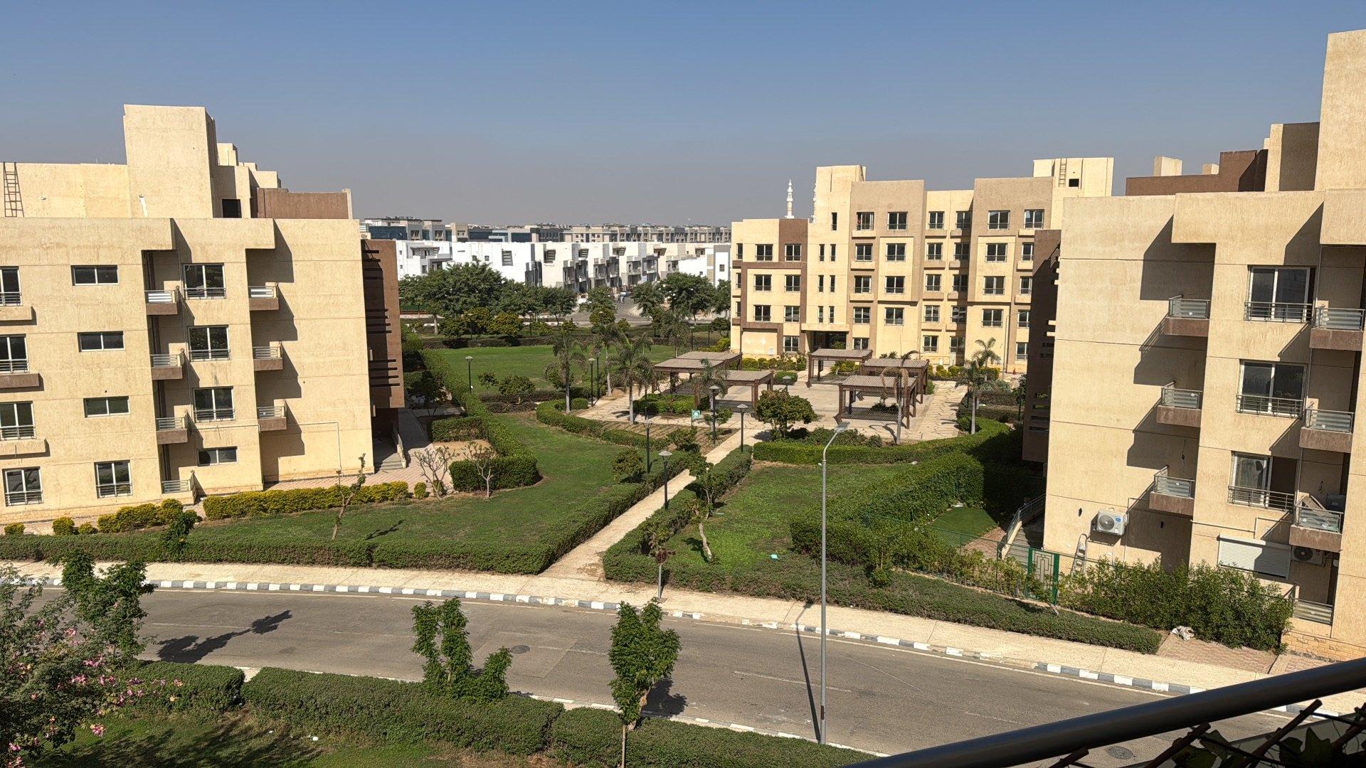 Foto 14 de Dúplex de 420 m² con 4 dormitorios y terrazas en venta en Wesal Views, El Shorouk